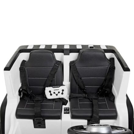 Дитячий двомісний електромобіль Jeep 4WD M 4264EBLR-1 білий