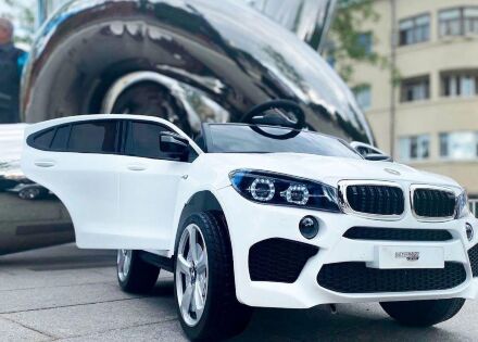Дитячий електромобіль Машина M 4299EBLR-1 BMW чотири мотори, шкіряне сидіння, MP3, USB, світло, білий