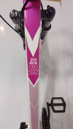 Гірський спортивний Магнезієвий велосипед Dyna M-1 колеса 20 дюймів / 7 швидкостей / Shimano / біло-рожевий