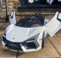Дитячий одномісний електромобіль Lamborghini Revuelto M 6068EBLR-1 шкіряне сидіння білий