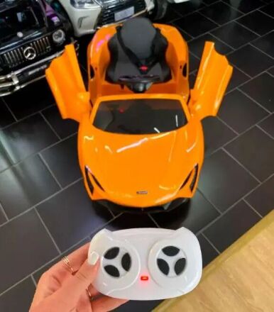 Дитячий електромобіль Легкова Машина McLaren M 5030 Помаранчеве Автофарбування